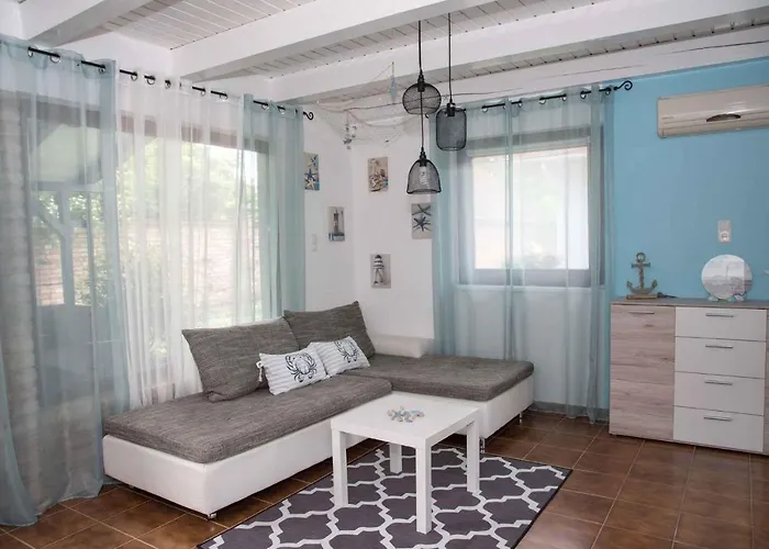 - Balaton 18044 بيت للعطل