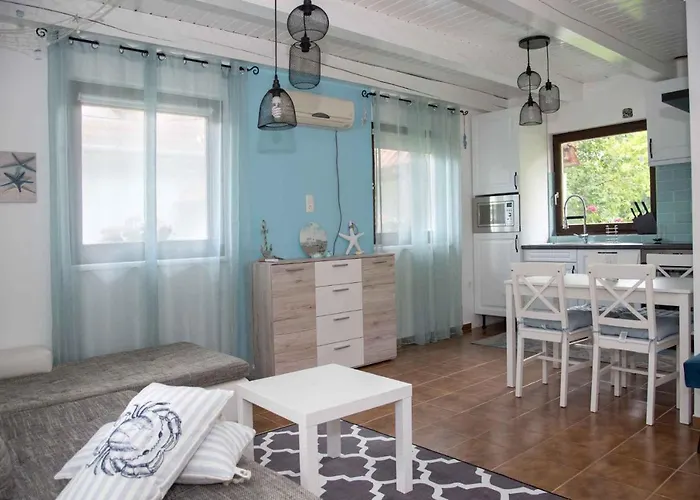 - Balaton 18044 Balatonberény