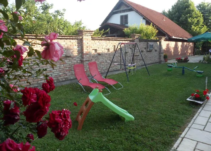 - Balaton 18044 بيت للعطل