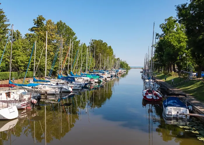 - Balaton 18044 بيت للعطل *